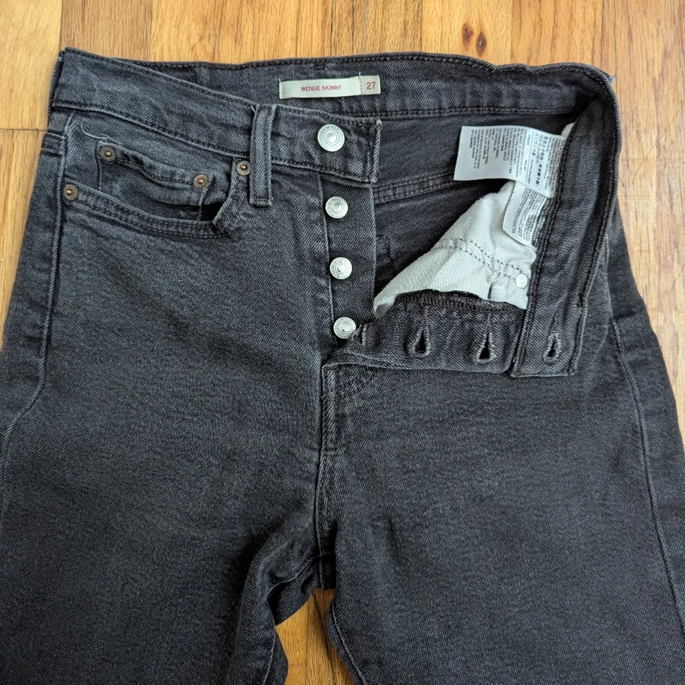 Levi's Wedgie Skinny Black Jeans